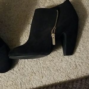 Massini Suede Booties sz 9